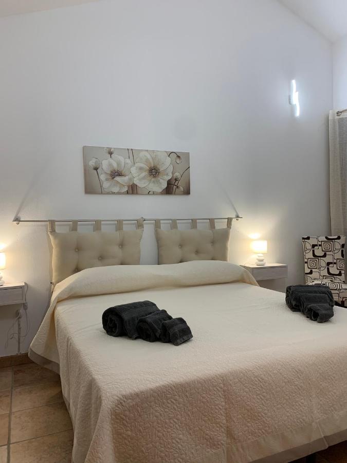 Casa Vacanza V&G Domus De Maria Εξωτερικό φωτογραφία